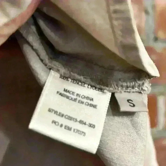 Anthropologie Cloth & Stone Acid Wash Hi-Lo Vneck Size Small - Picture 5 of 7